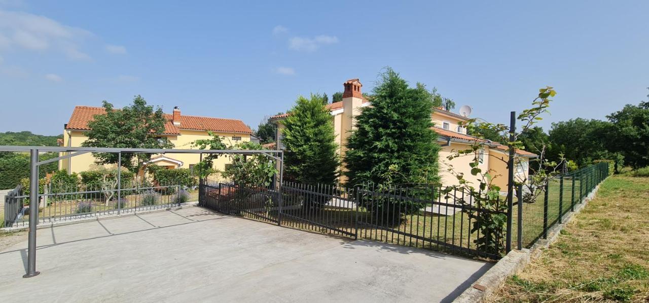 Sunny Garden Villa With Pool Loborika Luaran gambar