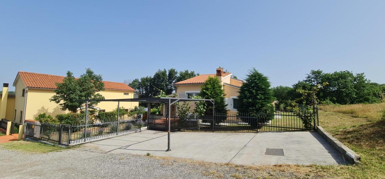 Sunny Garden Villa With Pool Loborika Luaran gambar